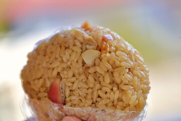 朝市で見つけた北寄貝のおこわ