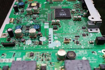 A semiconductor on a printed circuit board wet from the rain.Image: recession, bankruptcy.