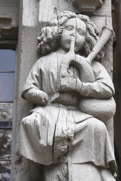 Statue &agrave; la cornemuse