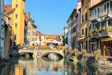 Fototapeta na wymiar The beautiful medieval town of Annecy, French Alps