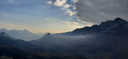 Brume pr&eacute;s du Mont Thabor dans les Alpes 