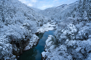 冬の神通峡