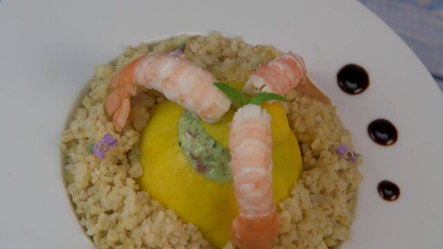 Recipe for Boulghoursotto and mini patisson stuffed with mozarella and basil and its scampi on turntable, High quality video