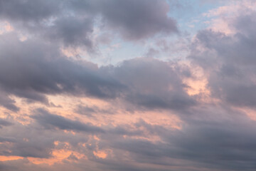 Obraz premium Clouds in the sky at sunset