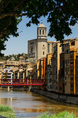 puente de las Peixeterias Velles sobre el rio Onyar, con la catedral al fondo,Girona,Catalunya, spain, europa