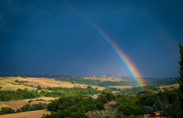 Obraz premium rainbow after a thunderstorm
