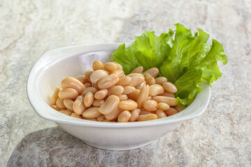 White canned beans for vegan suisine