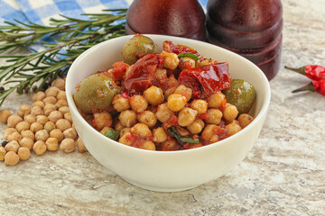 Chickpea beans with dry tomato and olives