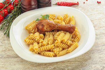 Roasted chicken leg with macaroni