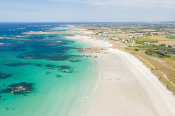 Vue aérienne du littoral de la cote des légendes dans le Finistère nord en région Bretagne