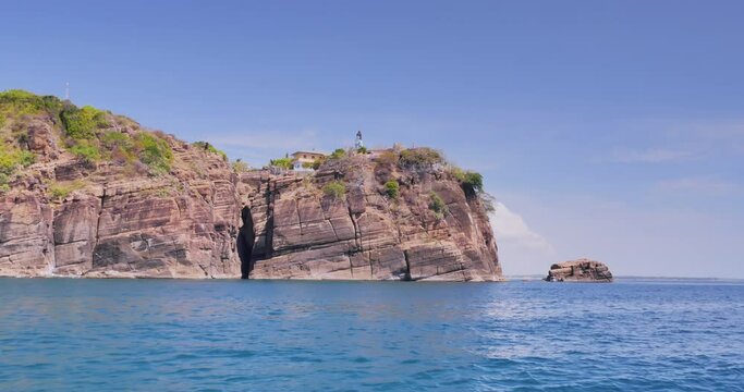 Sri Lanka travel Trincomalee Hindu temple Thirukoneswaram on sea cliff