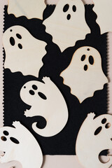 Obraz premium ghosts chasing after ghosts on black fabric