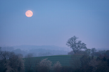 Monduntergang am Morgen
