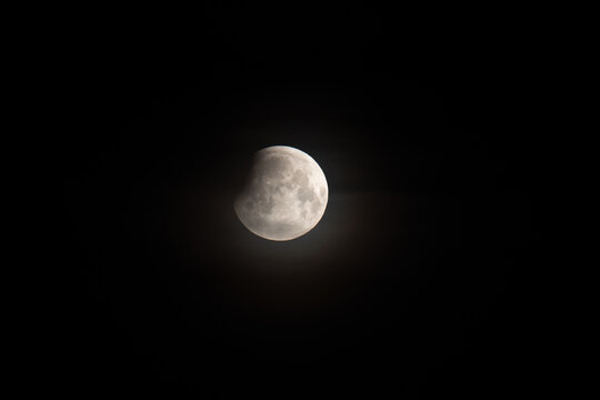 Beginnende Mondfinsternis