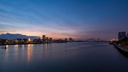 Fototapeta premium Beautiful dawn at Han river, Da Nang City.