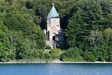 Fototapeta na wymiar Votivkapelle König Ludwig II. Starnberger See
