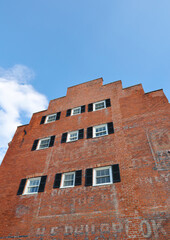 Fototapeta na wymiar old brick building 