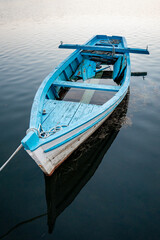 Boot, Hafen, altes Boot, blau, blaues Boot, Jolle, Nussschale, wasser, wrack, leck, sinken