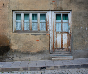 Fototapeta na wymiar old window in old building