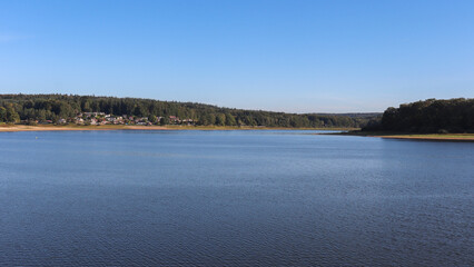 Grand-Est - Lorraine - Vosges - Lac et village de Bouzey