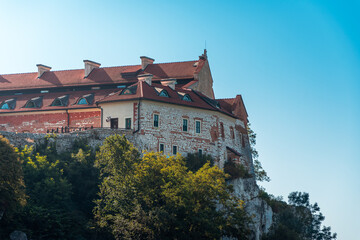 Fototapeta na wymiar View of the beautiful royal castle at Wawel in Krakow.