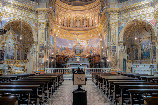 Interno chiesa di Bussana Sanremo 
