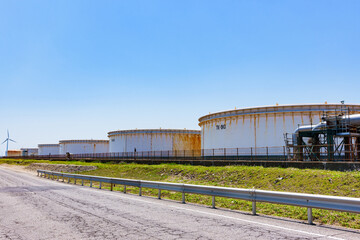 石油　備蓄　タンク　【 エネルギー の イメージ 】