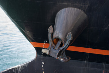Howsepipe and anchor in vessel hull