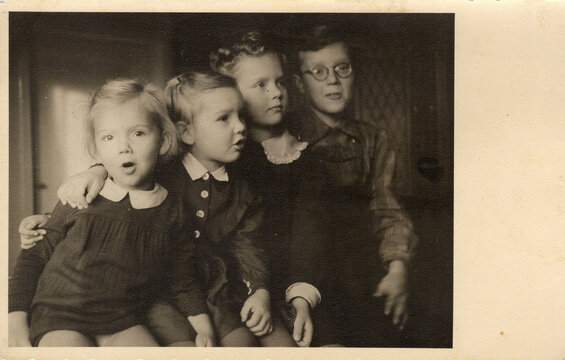 FOTO ANTICA DI BAMBINI IN POSA	