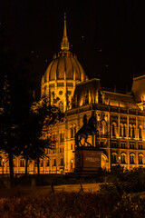 Fototapeta na wymiar Parliament building in Budapest at night