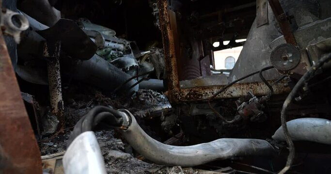 Russian self-propelled mortar and howitzer. Was neutralized by the Ukrainian army during an attempted attack on Kyiv region.