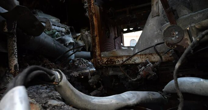 Russian self-propelled mortar and howitzer. Was neutralized by the Ukrainian army during an attempted attack on Kyiv region.