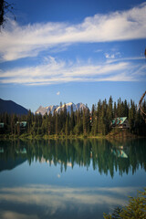 Emerald lake house view of the margin of the lake