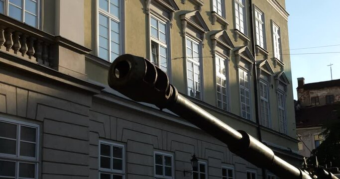 Russian self-propelled mortar and howitzer. Was neutralized by the Ukrainian army during an attempted attack on Kyiv region.