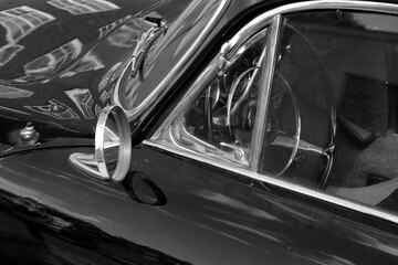 Porsche 356 Carrera Coupé mit viel Chrom der Fünfzigerjahre und Sechzigerjahre beim Oldtimertreffen im Lenkwerk in Bielefeld im Teutoburger in Ostwestfalen-Lippe in klassischem Schwarzweiß - obrazy, fototapety, plakaty
