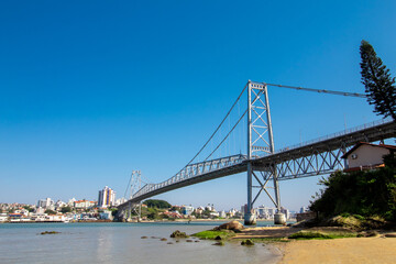 Fototapeta na wymiar cidade de Florianópolis e o seu símbolo a ponte Hercílio Luz florianopolis Santa Catarina brasil