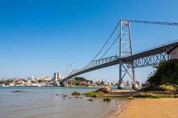 Fototapeta na wymiar cidade de Florianópolis e o seu símbolo a ponte Hercílio Luz florianopolis Santa Catarina brasil 