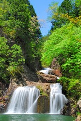Fototapeta na wymiar 広島県三段峡 新緑の三ツ滝