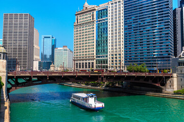 Fototapeta premium Sightseeing cruise at Chicago river