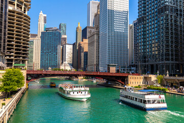 Sightseeing cruise at Chicago river