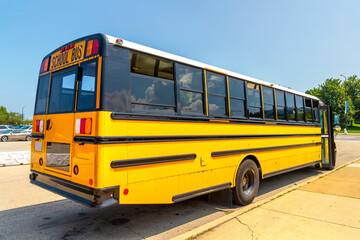 Naklejka na ściany i meble Yellow school bus