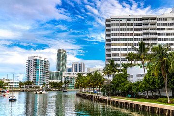 Obraz na płótnie Canvas Residential buildings in Miami Beach