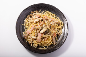 きのこの和風パスタ　(椎茸・えのき・しめじ)　醤油バタ