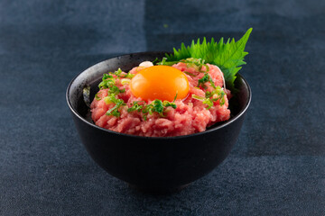 まぐろのたたき丼、ねぎとろ丼　Tuna tataki bowl	