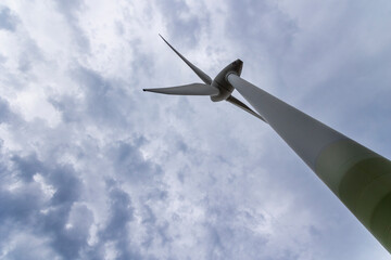 énergie verte : éoliennes génératrices d'électricité grâce au vent