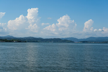 Obraz premium 積乱雲が湧く夏の浜名湖