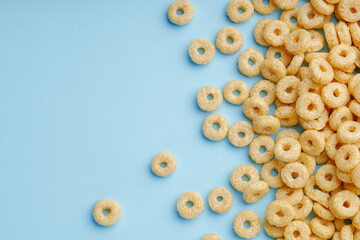 Cornflakes rings for breakfast on a blue background.