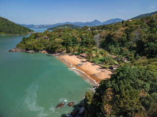 Fototapeta na wymiar vista aerea para Prainha, ( little beach) proxima a cidade de paraty no estado do rio de janeiro - Brasil