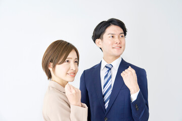白背景でガッツポーズするビジネスウーマンとビジネスマン