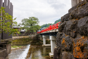 宮川に掛かる赤い橋
